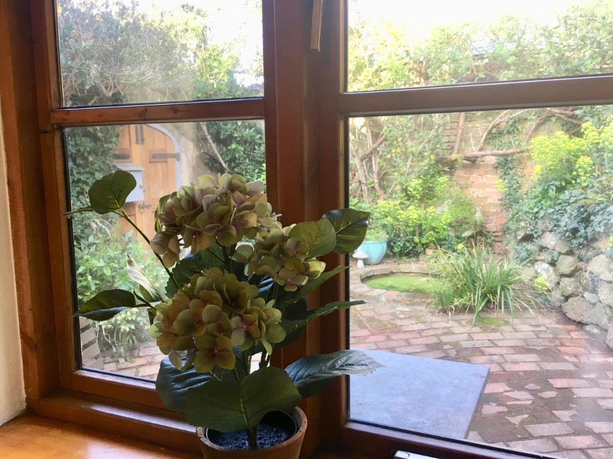 Secret Garden Cottage Έξετερ Εξωτερικό φωτογραφία